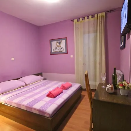 Micika Guest house *